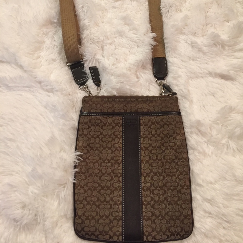 ***Authentic*** Coach crossbody/shoulder bag
